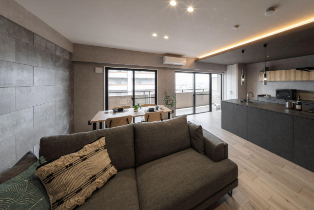 まるでカフェのような暮らしを、理想の場所で。 岡山市北区問屋町。この人気のエリアに、あなたの新しいライフスタイルを彩る特別な住まいが誕生しました。