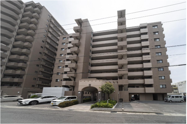まるでカフェのような暮らしを、理想の場所で。 岡山市北区問屋町。この人気のエリアに、あなたの新しいライフスタイルを彩る特別な住まいが誕生しました。