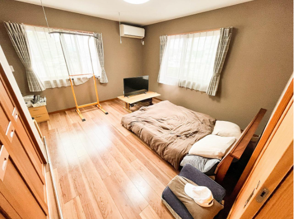 ライフデザインカバヤ施工のゆとりある注文住宅！太陽光発電により家計にも優しい物件.駅や病院も近く、生活に便利な好立地。