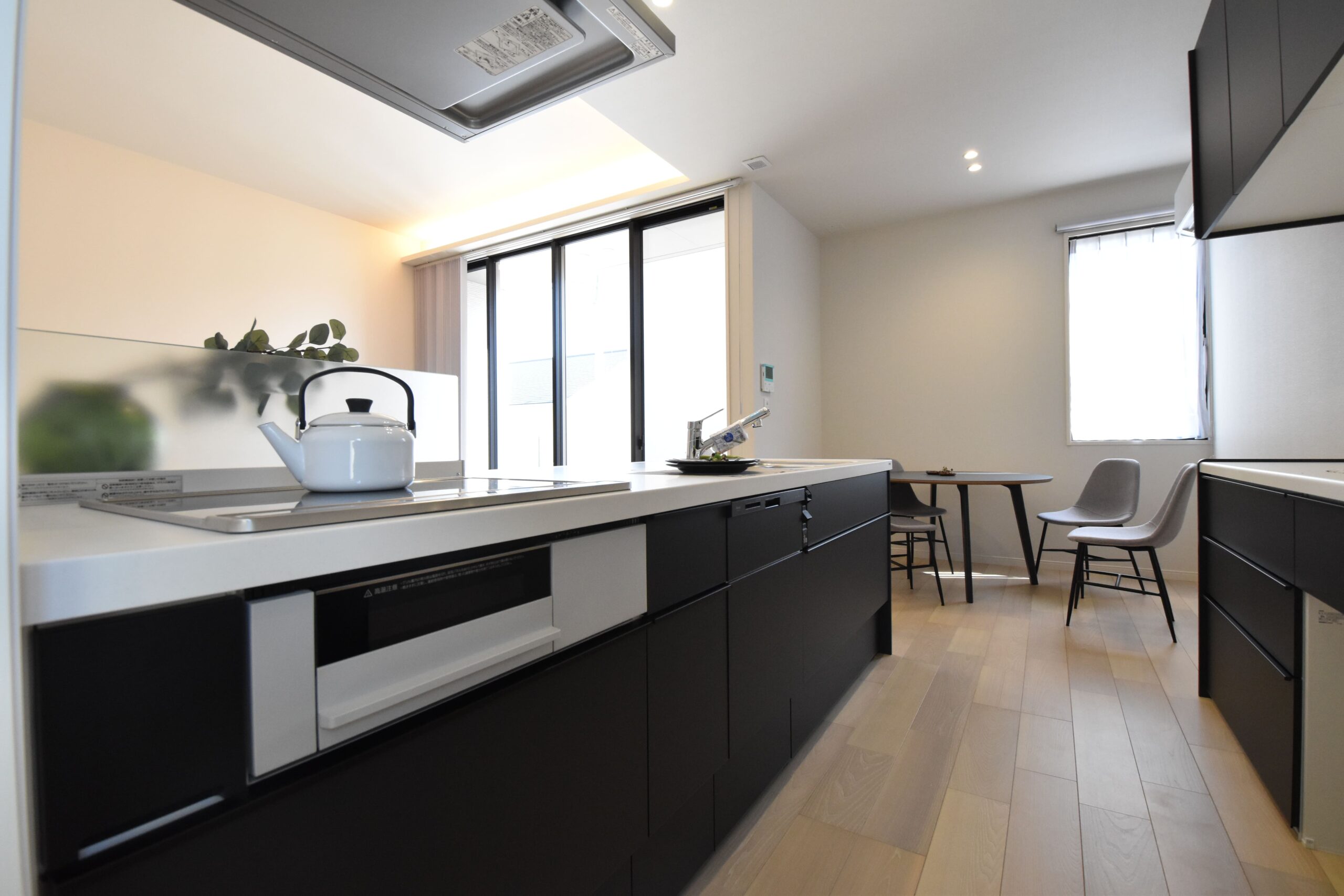 【ミサワホーム 金光町占見新田 2号棟】未入居 3mの高天井と家事ラク動線。家具・エアコン付で始める安心の新生活!