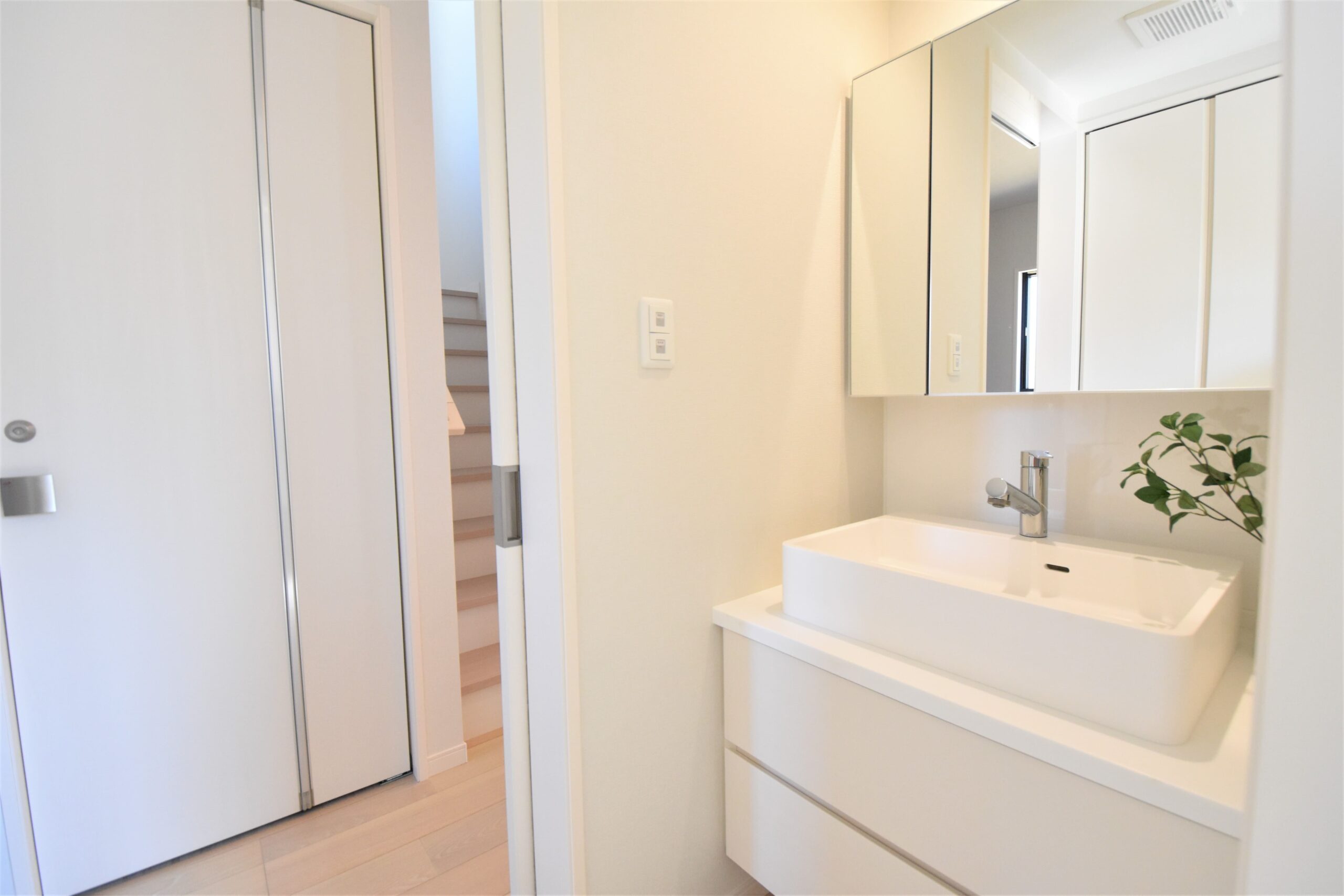 【ミサワホーム 金光町占見新田 2号棟】未入居 3mの高天井と家事ラク動線。家具・エアコン付で始める安心の新生活!